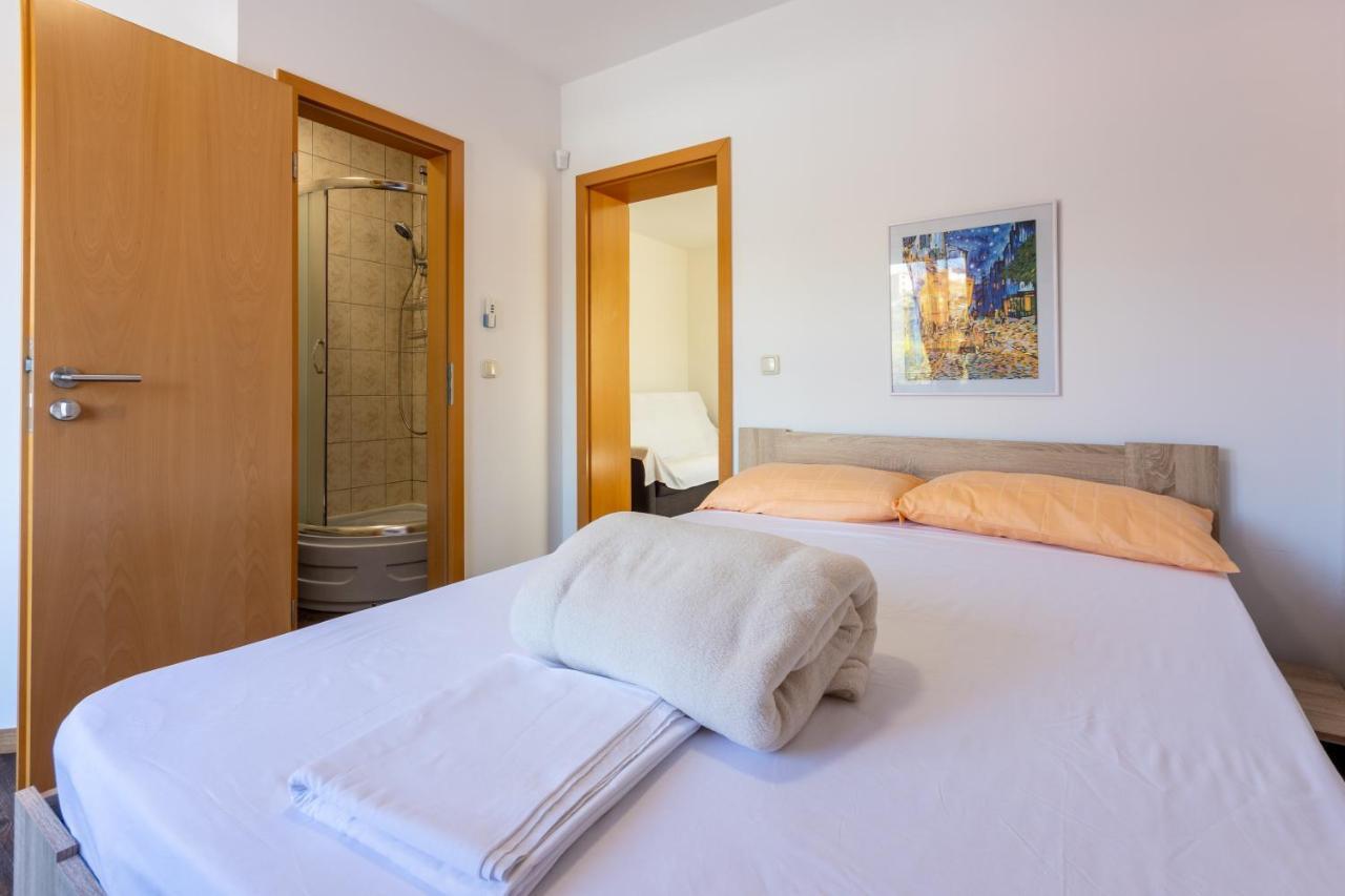 Rimac Apartment And Rooms Novi Vinodolski Eksteriør billede